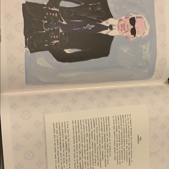 LOUIS VUITTON COFFEE TABLE BOOK - Picture 4 of 5